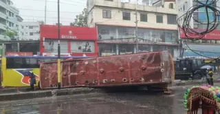 রাজধানীর নদ্দায় বাস দুর্ঘটনায় নিহত ১, আহত অন্তত ১২